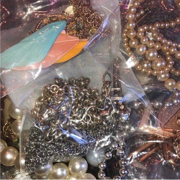 5 Pieces Random Selection Sorted Grab Bag Costume Jewelry - Picture 4 of 5
